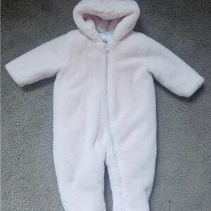 GAP Baby Girls Fleece Snowsuit / Bunting
Size: 12–18 months